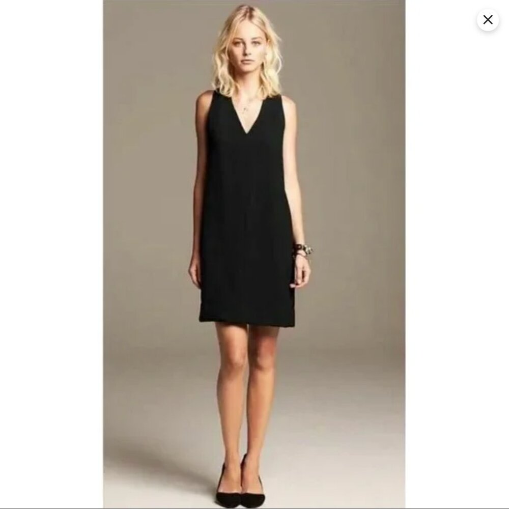 Banana Republic Woven T-Back Black Shift Dress Size 10P